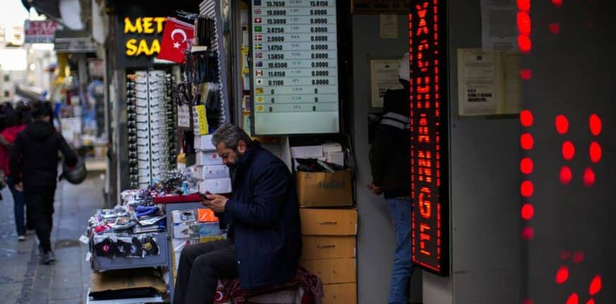 Βloomberg: Τι συμβαίνει στην Τουρκία; Μυστήριο με την εισροή δισεκατομμυρίων δολαρίων στις τράπεζες