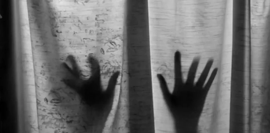 Βιασμός στο Πέραμα: Ποινική δίωξη και στη μητέρα του 6χρονου κοριτσιού