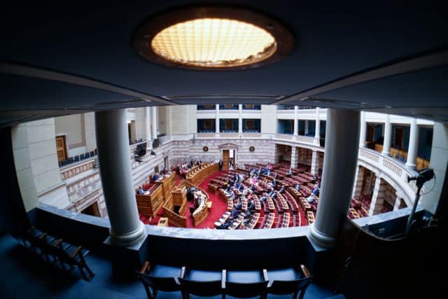 Βουλή: Πέρασε η τροπολογία για το «μπλόκο» στο κόμμα Κασιδιάρη