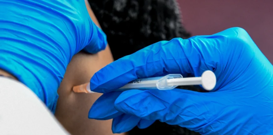Κορονοϊός - Γρίπη: Οδηγίες Βασιλακόπουλου για τα εμβόλια, ποιοι πρέπει να κάνουν και ποια