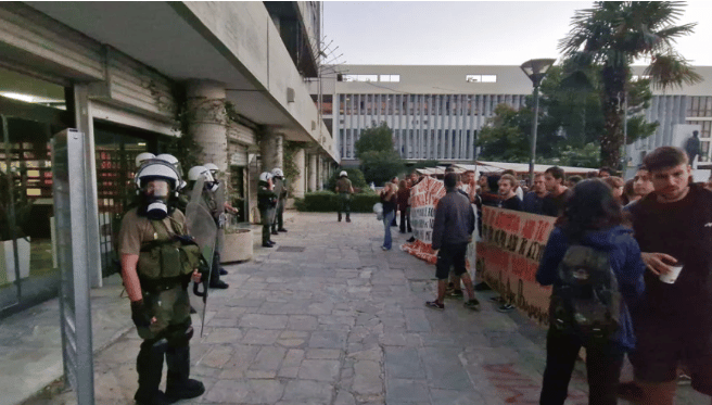 Θεσσαλονίκη: Διαμαρτυρία φοιτητών στο ΑΠΘ κατά της πανεπιστημιακής αστυνομίας