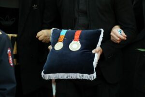 Ο Μουρούτσος μετέφερε τα μετάλλια του Αλέξανδρου Νικολαΐδη ΦΩΤΟ