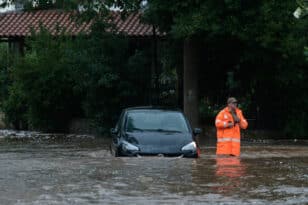 Κακοκαιρία στην Πάργα: Αυτοκίνητο παρασύρθηκε από ορμητικά νερά