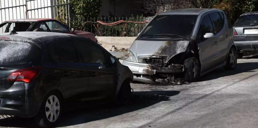 Αργυρούπολη: Τρίτη εμπρηστική επίθεση σε αυτοκίνητα μέσα σε 48 ώρες - ΒΙΝΤΕΟ