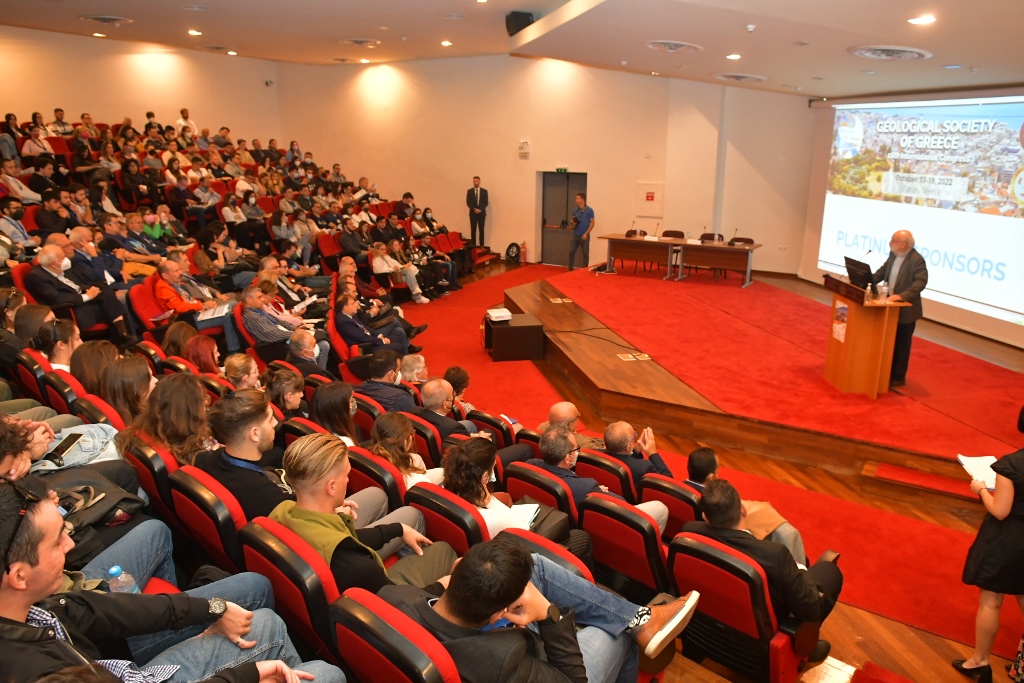 Πάτρα: Χαιρετισμός του Νίκου Ασπράγκαθου στο 16ο Διεθνές Συνέδριο της Ελληνικής Γεωλογικής Εταιρείας