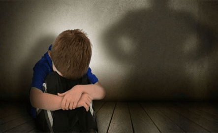 Βόλος: «Θα σε αφήσω χωρίς πόδια» - Πατέρας χτυπούσε με κοντάρι τον 11χρονο γιο του