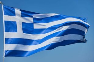 Κανάλια Μαγνησίας: Εσκισαν την ελληνική σημαία και στη θέση της έβαλαν λάστιχα αυτοκινήτου - ΦΩΤΟ