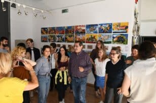 Πάτρα: Ο Κώστας Πελετίδης καλωσόρισε τους ευρωπαίους φοιτητές που συμμετέχουν σε δραστηριότητες στην Αγορά Αργύρη - ΦΩΤΟ