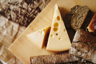 Ένα κομμάτι την ημέρα αρκεί - Αυτό είναι το τυρί που «κλείνει την πόρτα» στην Οστεοπόρωση