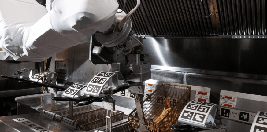 Flippy 2: Ρομπότ φτιάχνει τηγανητές πατάτες «γρηγορότερα και καλύτερα από τον άνθρωπο»