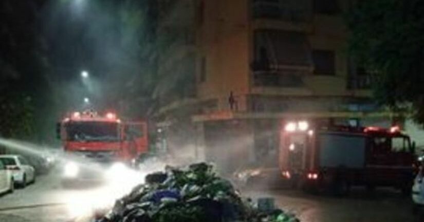 Πάτρα: Απορριμματοφόρο άδειασε τα σκουπίδια γιατί πήραν φωτιά - Επιχείρησης της Πυροσβεστικής