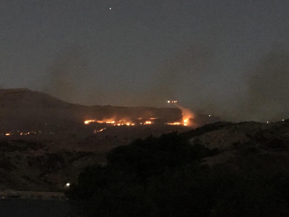 Ύδρα: Ξέσπασε φωτιά στην περιοχή Μανδράκι