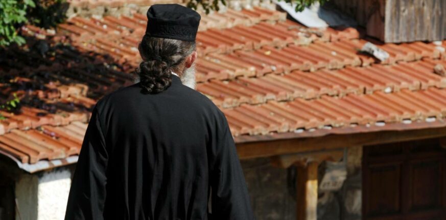 Κρήτη: Σε απολογία ιερέας επειδή πήγε στη συγκέντρωση Μητσοτάκη στο Καστέλι