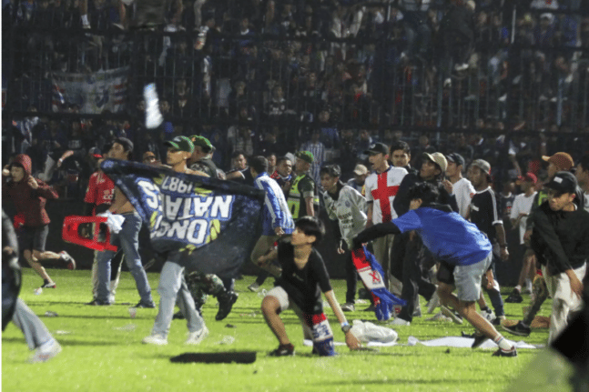 Ινδονησία: Απίστευτα επεισόδια σε ποδοσφαιρικό αγώνα με τουλάχιστον 170 νεκρούς και 180 τραυματίες ΒΙΝΤΕΟ