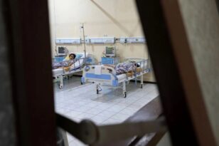 Ινδονησία - 74 θάνατοι παιδιών: Φόβοι για ύποπτα σιρόπια για τον βήχα