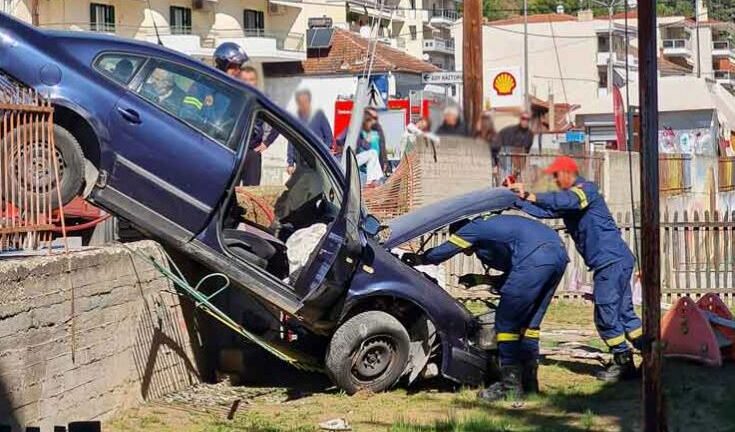 Καστοριά: Αυτοκίνητο έπεσε σε παιδικό σταθμό - Σοκαριστικές εικόνες - BINTEO