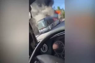 Αθήνα: Λεωφορείο πήρε φωτιά εν κινήσει - Εκτελούσε δρομολόγιο ΒΙΝΤΕΟ