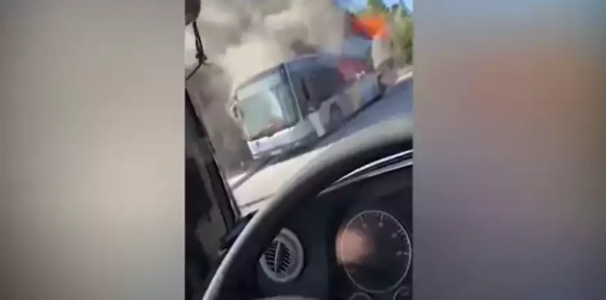 Αθήνα: Λεωφορείο πήρε φωτιά εν κινήσει - Εκτελούσε δρομολόγιο ΒΙΝΤΕΟ