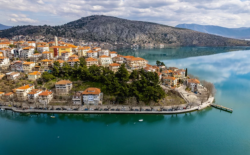 Λίμνη Ορεστιάδα: Το υδάτινο «στολίδι» της Καστοριάς - ΦΩΤΟ