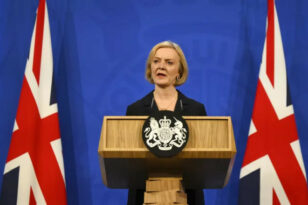 Βρετανία - Λιζ Τρας: Μάχη να μείνει στην εξουσία - Παραιτήθηκε ο υπουργός Εσωτερικών