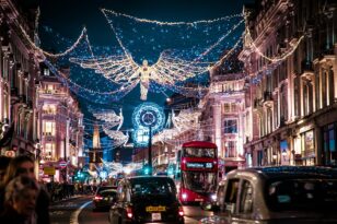 Βρετανία: «Κομμένα» τα Χριστουγεννιάτικα δώρα για τους Βρετανούς - Λόγω αύξησης του κόστους διαβίωσης