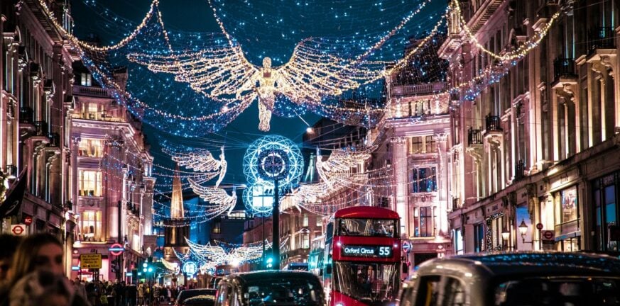 Βρετανία: «Κομμένα» τα Χριστουγεννιάτικα δώρα για τους Βρετανούς - Λόγω αύξησης του κόστους διαβίωσης