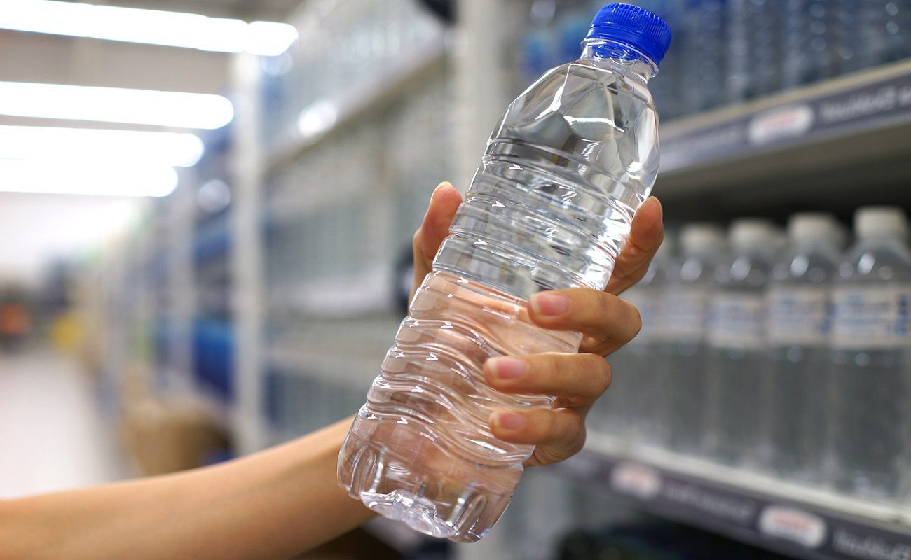 Νερό από πλαστικό μπουκάλι – Γιατί δεν πρέπει να πίνετε