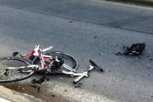 Βόλος: Έχασε τον έλεγχο του ποδηλάτου του και παρασύρθηκε από αυτοκίνητο - Μάχη να κρατηθεί στη ζωή ο τραυματίας