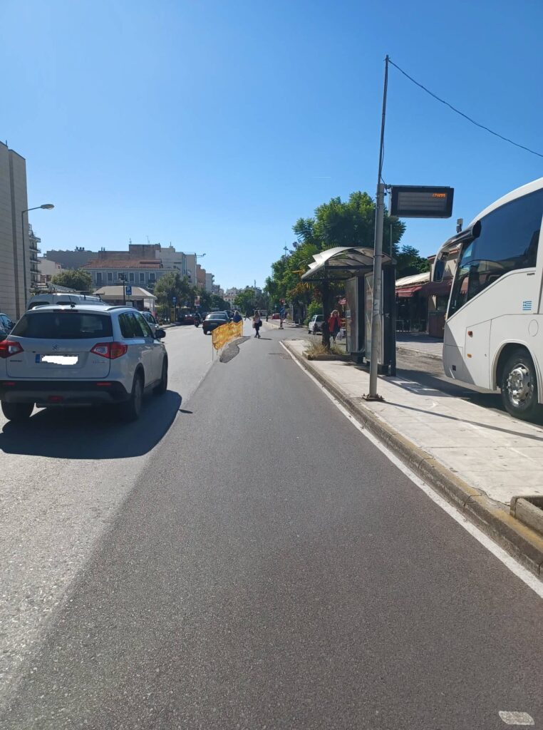 Ποδηλατόδρομος Οθωνος Αμαλίας: Αυτοψία της Τροχαίας, με πρόταση απαγόρευσης στάθμευσης - «Υπάρχουν σοβαρά θέματα ασφάλειας»