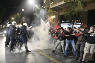 Αθήνα: Εντάσεις σε πορεία κατά των αυξήσεων του ηλεκτρικού ρεύματος 