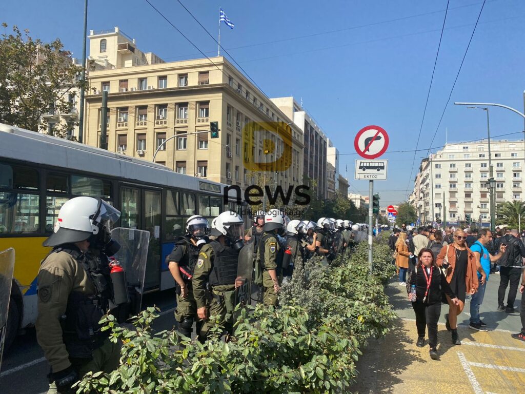 Προπύλαια: Φοιτητικό συλλαλητήριο σε εξέλιξη - Θα ακολουθήσει πορεία προς το Σύνταγμα