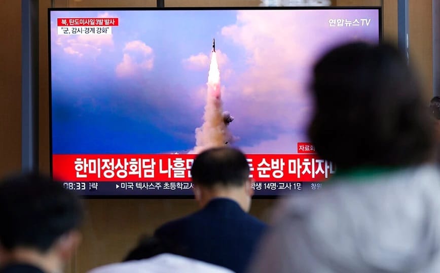 Νέες δοκιμές βαλλιστικών πυραύλων από τη Βόρεια Κορέα – Κίνα σε ΗΠΑ: «Εσείς φταίτε»