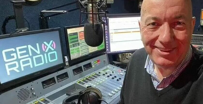 Σοκ στη Βρετανία: Ραδιοφωνικός παραγωγός έσβησε στον «αέρα» ενώ έκανε εκπομπή  