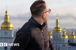 Κίεβο: Δημοσιογράφος του BBC μεταδίδει ζωντανά την ώρα των εκρήξεων - ΒΙΝΤΕΟ