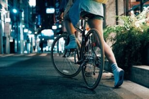 Τύρναβος: Αυτοκίνητο παρέσυρε 19χρονη με ποδήλατο