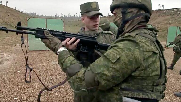Πόλεμος στην Ουκρανία: Σκληρό βίντεο από τη στιγμή που Ρώσοι στρατιώτες συνθλίβονται από ουκρανικό πύραυλο