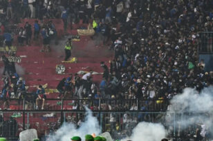 Γκρεμίζεται το γήπεδο που έχασαν τη ζωή τους 133 άνθρωποι στην Ινδονησία