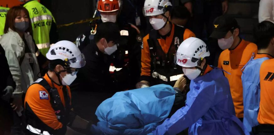 Σεούλ - Στους 156 οι νεκροί: Η αστυνομία παραδέχεται ότι δεν πήρε μέτρα πριν ποδοπατηθεί το πλήθος