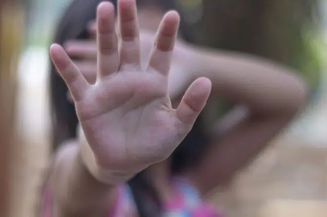Άγιος Παντελεήμονας: Πώς οι Αρχές έμαθαν για όσα βίωνε η 12χρονη από τον πατέρα της - Τη βίαζε επί οκτώ χρόνια