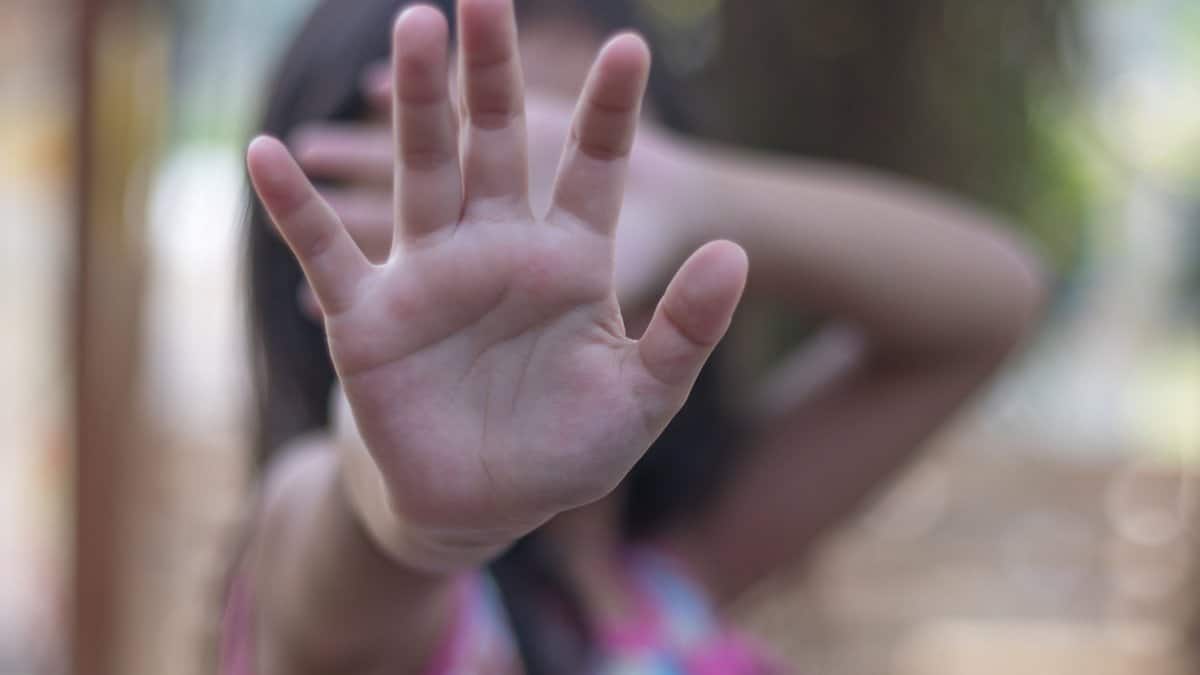 Άγιος Παντελεήμονας: Πώς οι Αρχές έμαθαν για όσα βίωνε η 12χρονη από τον πατέρα της – Τη βίαζε επί οκτώ χρόνια