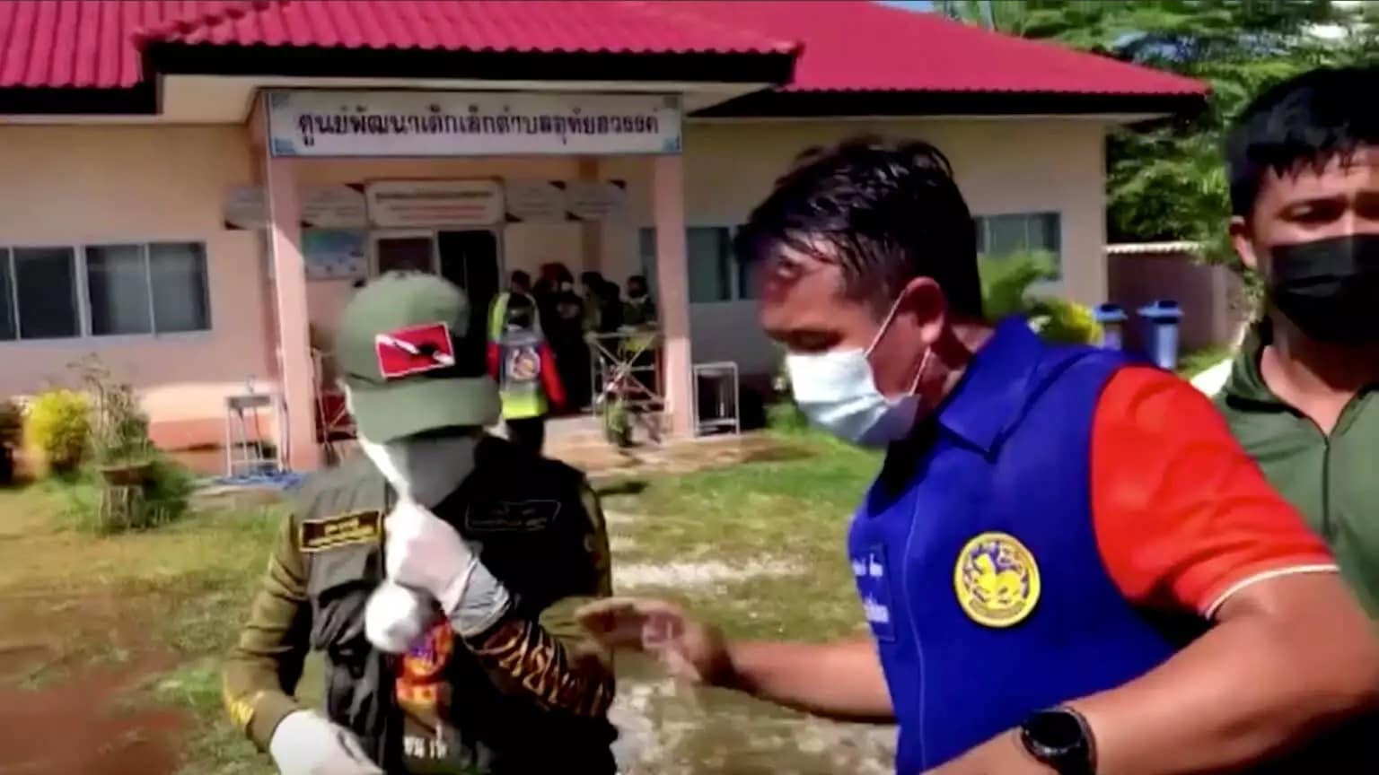 Τραγωδία σε παιδικό σταθμό στην Ταϊλάνδη: Σκότωσε 34 ανθρώπους ανάμεσα τους και την οικογένειά του και αυτοκτόνησε – ΒΙΝΤΕΟ