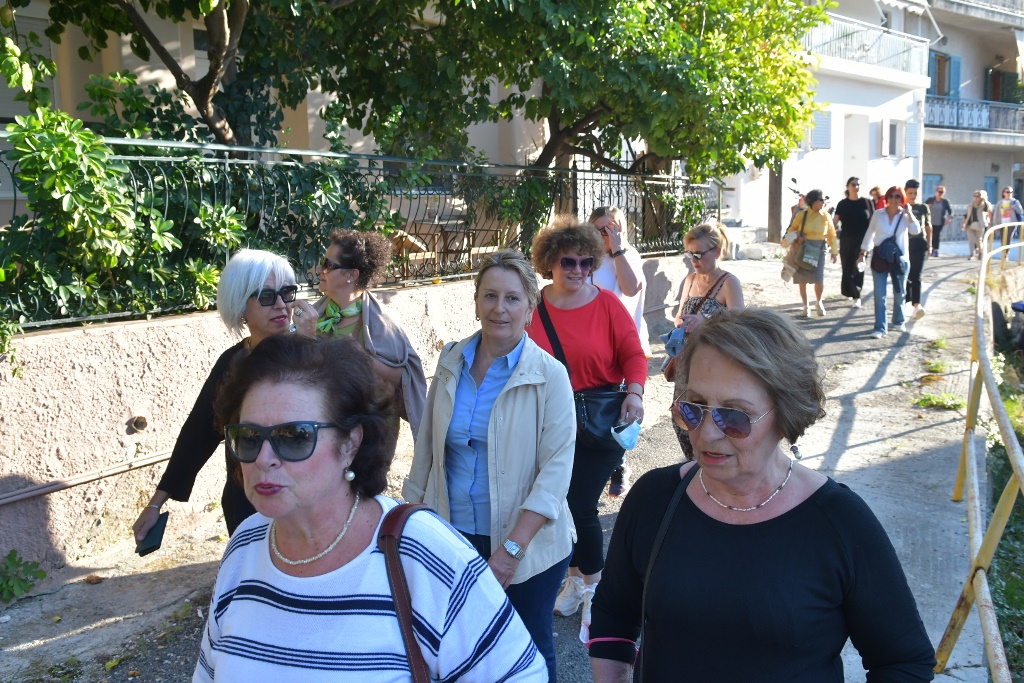 Η Αναστασία Τογιοπούλου στον περίπατο στην Ανω Πόλη - ΦΩΤΟ