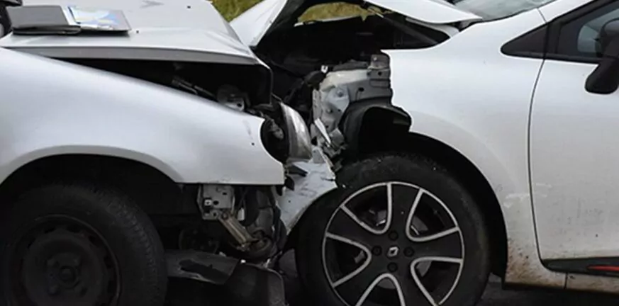 Δεμένικα: Τροχαίο με τραυματισμό - Συγκρούστηκαν δύο αυτοκίνητα