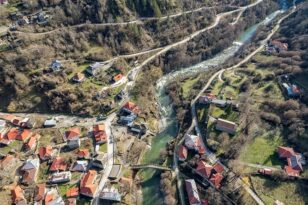 Ζαγόρι: Το χωριό Βοβούσα που χωρίζεται στα δύο από τον Αώο - ΦΩΤΟ