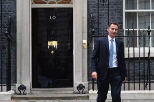 Βρετανία: Αποσύρει όλα τα οικονομικά μέτρα του προκατόχου του ο νέος υπουργός Οικονομικών