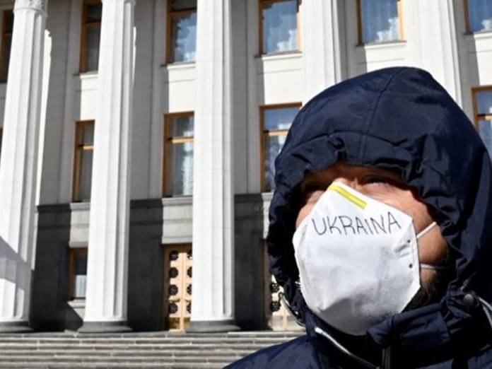 Ουκρανία: Μαζί με τον πόλεμο και νέο κύμα κορονοϊού – Σύσταση για επαναφορά της χρήσης μάσκας στο Κίεβο