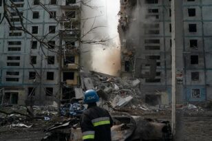 Ουκρανία: Νέος βομβαρδισμός στη Ζαπορίζια - Κατέστρεψε πολυώροφη πολυκατοικία- ΒΙΝΤΕΟ