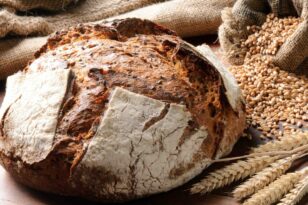 Δεν υποχωρεί το «κύμα» ακρίβειας - Ανησυχία για αυξήσεις και στην τιμή του ψωμιού
