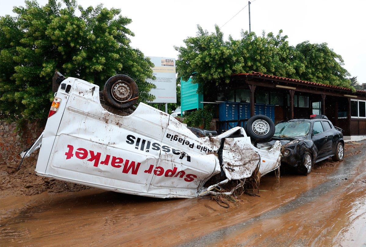 «Νεκροταφείο» αυτοκινήτων στο βυθό της Αγίας Πελαγίας μετά τη φονική καταιγίδα - ΦΩΤΟ