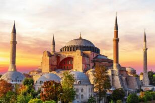 Κωνσταντινούπολη: Καταγγελίες για σημαντικές φθορές στην Αγία Σοφία - Καταστροφές στις πύλες